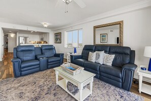 Living area - Ashworth 1809 4 Bedroom Condo by RedAwning (North Myrtle Beach)
