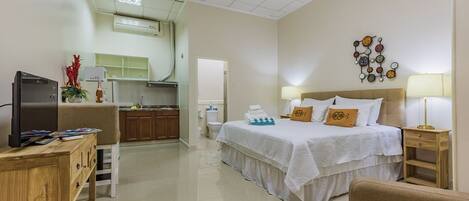 Premium Studio Suite | Premium bedding, individually decorated, individually furnished, desk