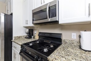 Private kitchen - Water Front Delight On The Bay 3 Bedroom Home by RedAwning (Norfolk)