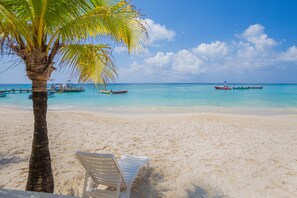Condo, 2 Bedrooms | Beach - Coral Sands #6 2 Bedroom Condo by RedAwning (Roatan)