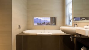 Bathroom - Luxury 2 Bedroom Apartment in New Zealand, Queenstown Apartment 1003 (Queenstown)