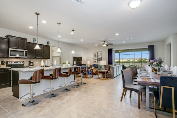 Villa (1 Bedroom) | Private kitchen | Oven, stovetop, dishwasher - Villa in Windsor at Westside Resort 3090 (Kissimmee)