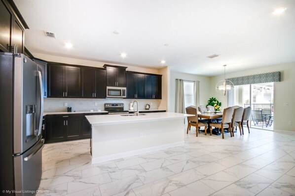 Villa (1 Bedroom) | Cocina privada | Horno, parrilla de estufa, lavavajillas y cafetera de espresso