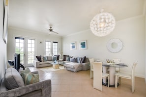 Villa (1 Bedroom) | Wohnzimmer | Flachbildfernseher