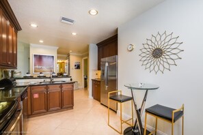 Villa (1 Bedroom) | Eigene Küche | Mikrowelle, Ofen, Herdplatte, Geschirrspüler