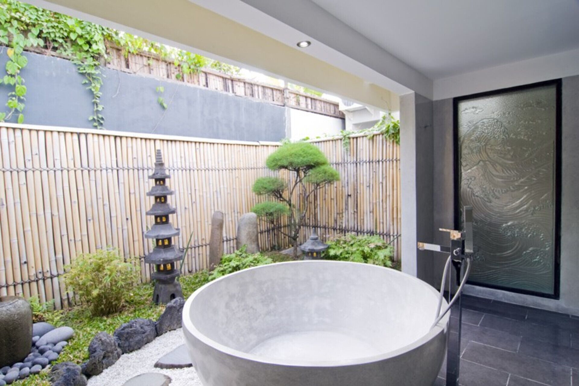 Villa (1 Bedroom) | Bathroom | Soap, shampoo