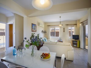 Villa (1 Bedroom) | Salle de séjour