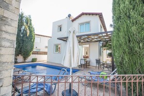 Property grounds - Beautiful Villa With Private Pool, Paralimni Villa 1241 (Paralimni)