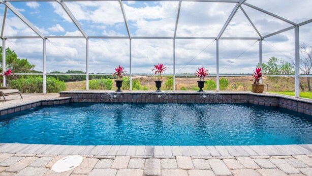 A covered swimming pool with a view of the countryside. - Orlando Villa for Rent With Gorgeous Pool, Vistapark Resort, Villa Orlando 1478 (Davenport)