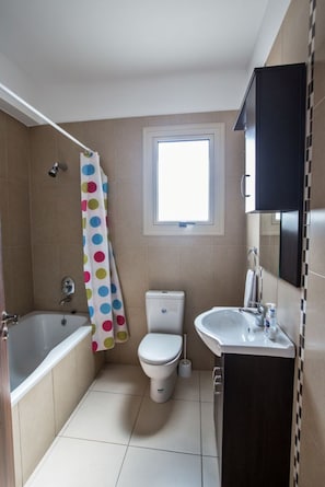 A bathroom with a bathtub, toilet, and sink. - Luxury 3 Bedroom Villa With Private Pool, Paralimni Villa 1290 (Paralimni)