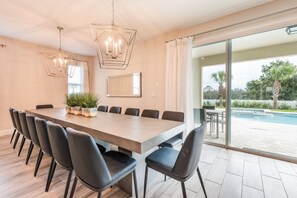 فيلا (1 Bedroom) | مطبخ خاص | فرن، موقد طهي مسطح، غسالة أطباق، ماكينة لصنع الإسبريسو