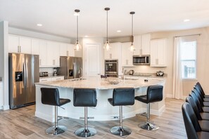 Villa (1 Bedroom) | 12 bedrooms, bed sheets - Villa in Encore Resort at Reunion 2890 (Kissimmee)