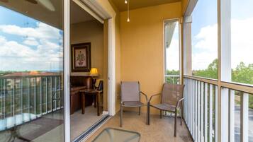 Apartment (3 Bedrooms) | Property grounds