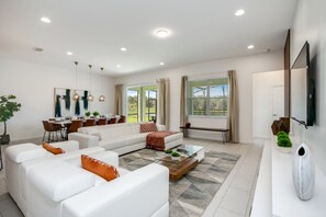 Villa (1 Bedroom) | Living room | TV