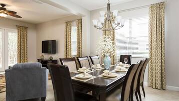 Microondas, horno, placa de cocina, lavavajillas