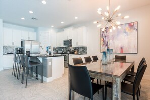 Villa (1 Bedroom) | Private kitchen | Oven, stovetop, dishwasher, espresso maker - Villa in Encore Resort at Reunion 3007 (Kissimmee)