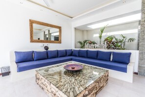 Villa (1 Bedroom) | Living room