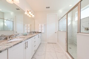Villa (1 Bedroom) | Bathroom - Villa in Encore Resort at Reunion 2985 (Kissimmee)