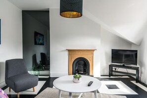 Living room - NEW Amazing 1 Bedroom Flat in Trendy Highbury (London)