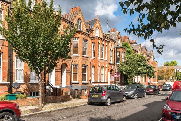 Exterior - NEW Amazing 1 Bedroom Flat in Trendy Highbury (London)