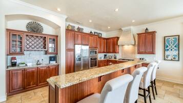 Villa (1 Bedroom) | Private kitchen | Microwave, oven, stovetop, dishwasher