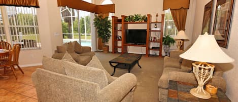 Villa (5 Bedrooms) | Living room | TV