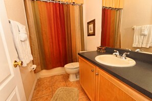 Villa (5 Bedrooms) | Bathroom