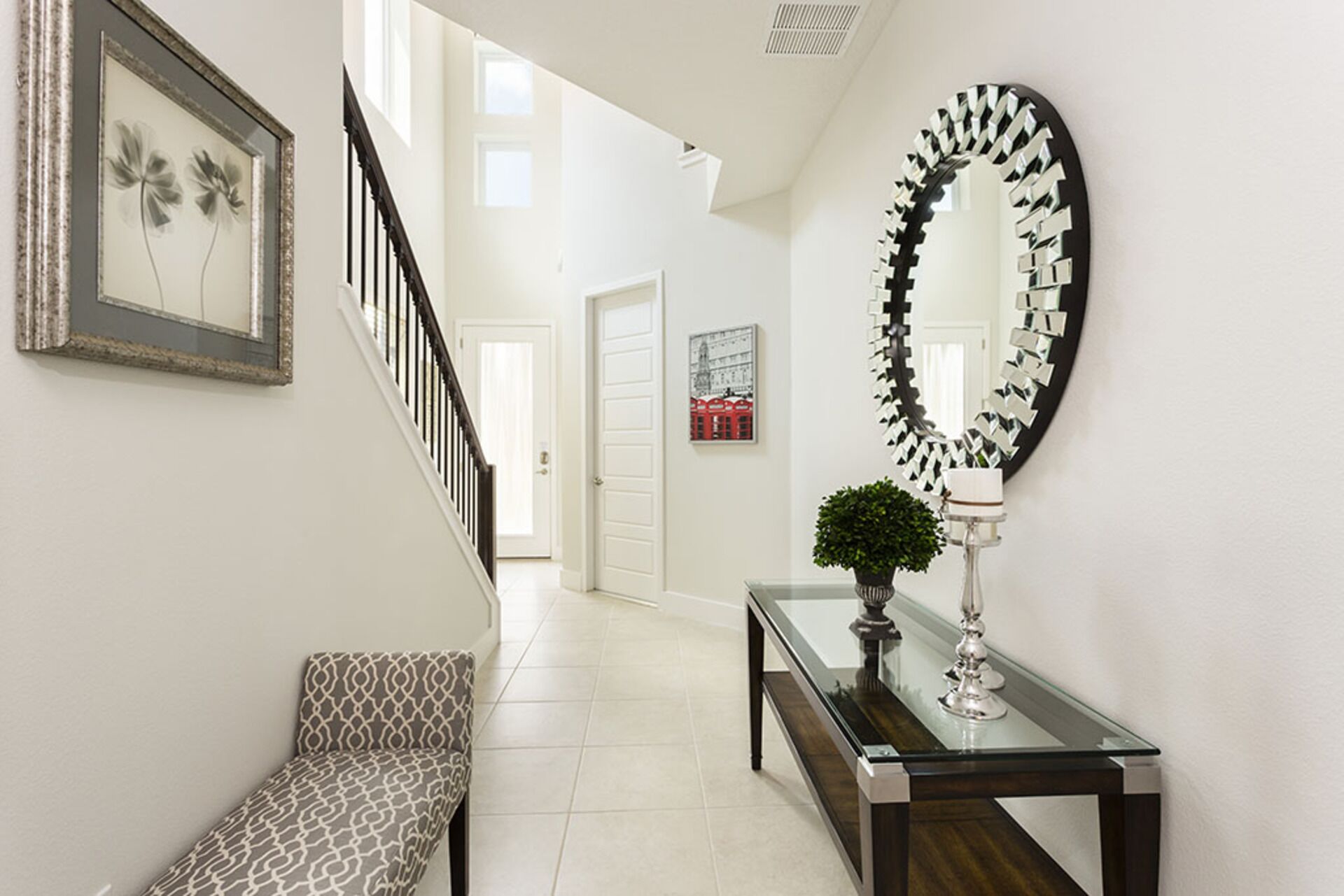 5 habitaciones, cuna de viaje y ropa de cama 