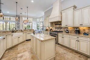 Oven, stovetop, dishwasher - Beautiful Villa With Private Pool, Close to Disney, Orlando Villa 1324 (Kissimmee)