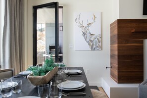 Secador de pelo, toallas