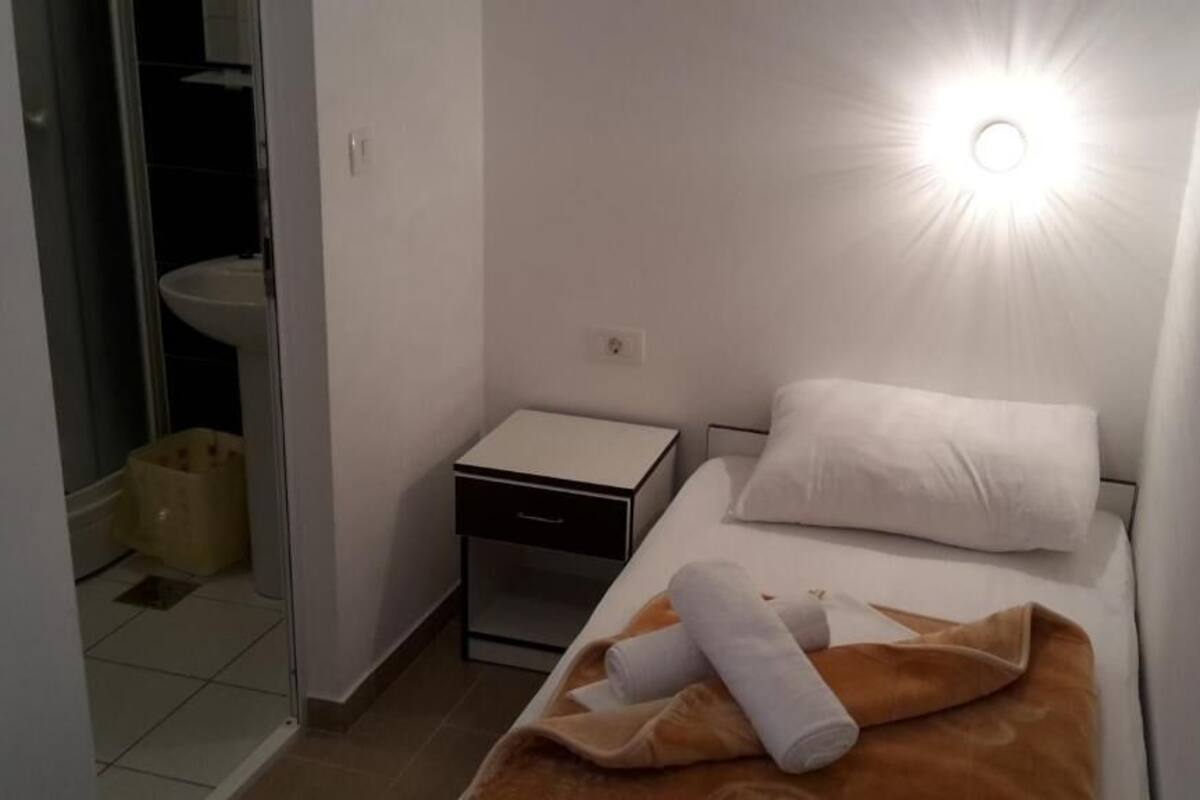Single Room | Soundproofing, free WiFi, bed sheets