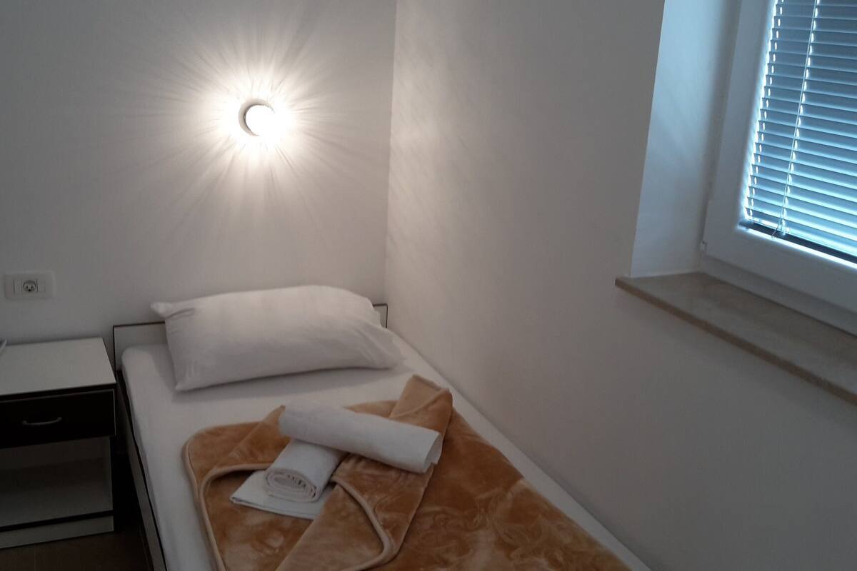 Twin Room | Soundproofing, free WiFi, bed sheets