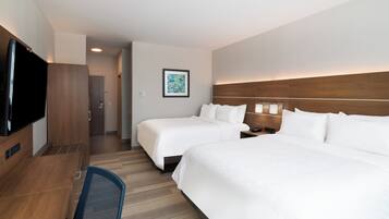 1 bilik tidur, peti besi dalam bilik, meja, ruang kerja komputer riba