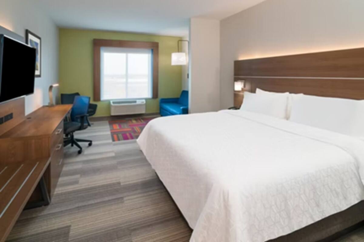 In-room safe, desk, laptop workspace, blackout curtains