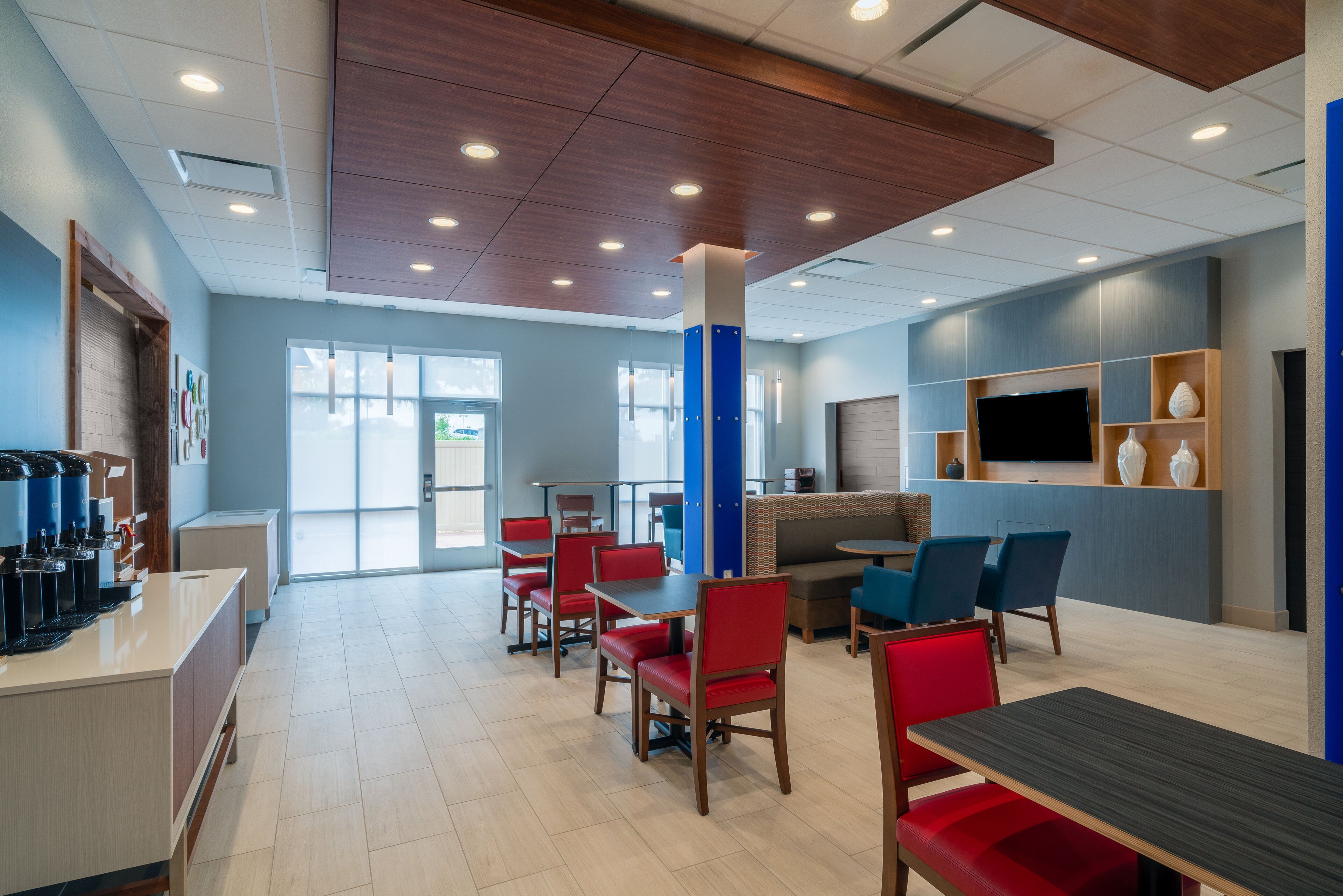 free daily continental breakfast