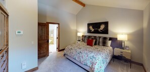 4 bedrooms, Internet, bed sheets