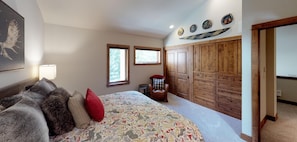 4 bedrooms, Internet, bed sheets - Grand Hyatt|Upscale condo w/ mountain views and complex hot tub (Vail)