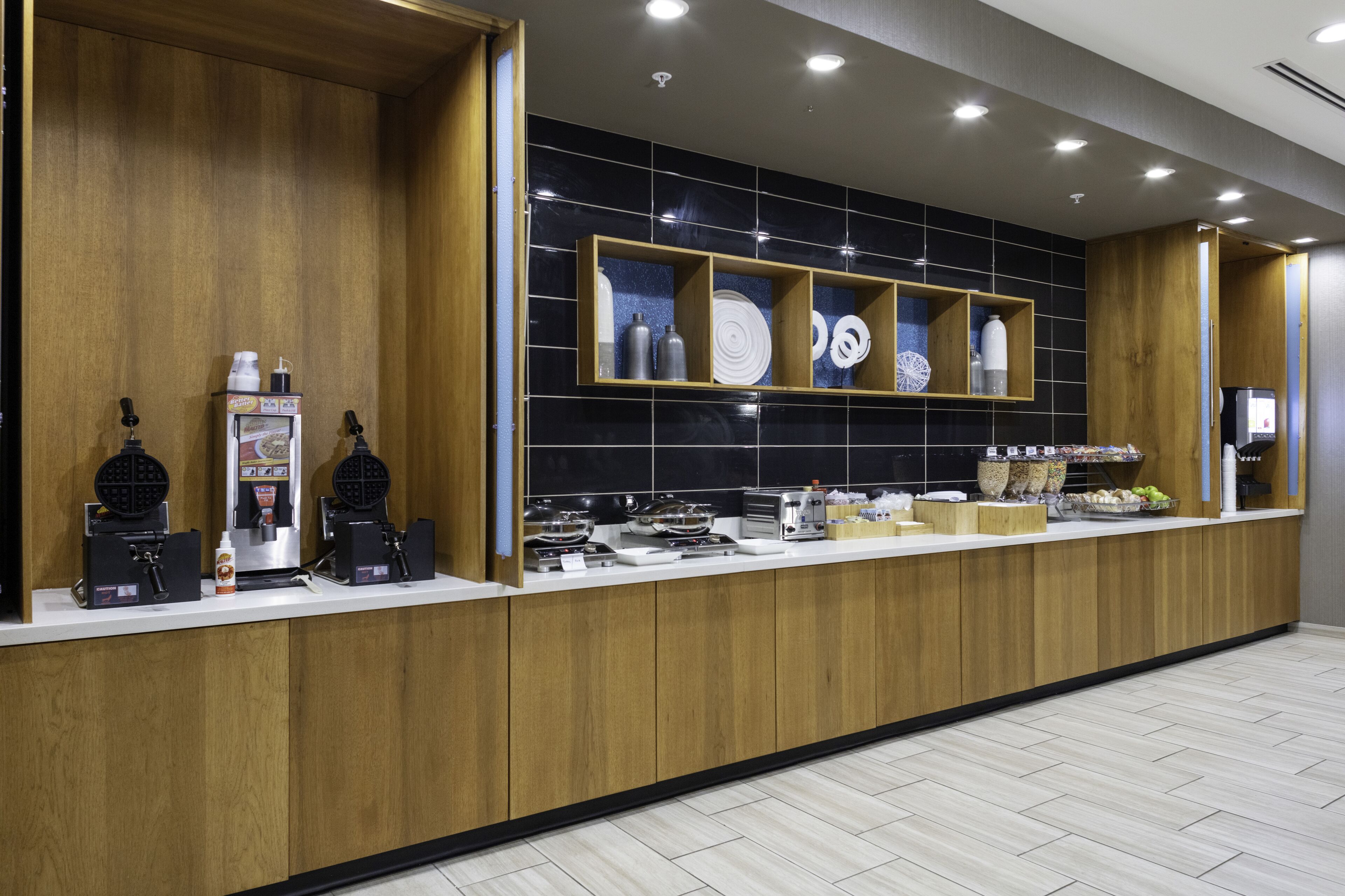 free buffet breakfast