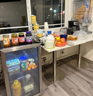 Termasuk sarapan layan diri setiap hari 