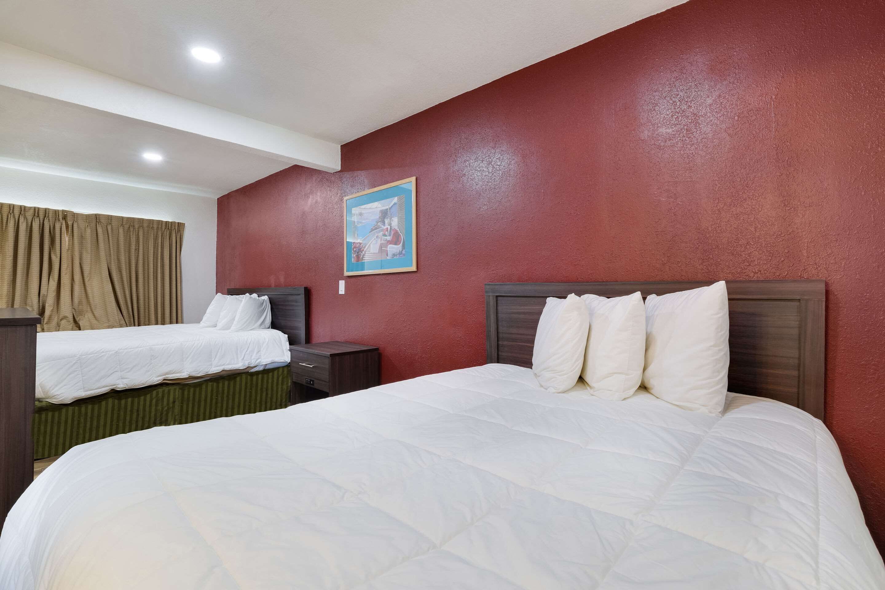 Habitación estándar, 2 camas Queen size, para no fumadores | Ropa de cama de alta calidad, escritorio y insonorización 