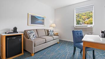 Suite, 1 cama King size, para no fumadores, cocina (Living Room;Queen sofabed) | Caja de seguridad en la habitación y espacio para trabajar con laptop