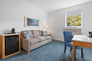 Suite, 1 letto king, non fumatori, cucina (Living Room;Queen sofabed) | Una cassaforte in camera, postazione laptop, ferro/asse da stiro