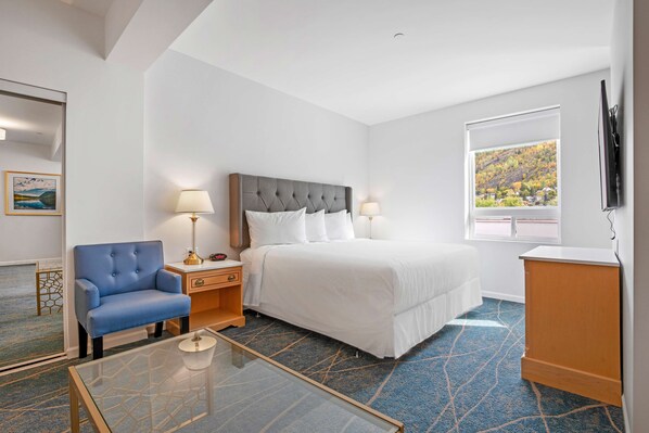 Suite, 1 King Bed, Non Smoking, Kitchen (Queen sofabed, Full Kitchen) | In-room safe, desk, laptop workspace, iron/ironing board - Crown Columbia Hotel, BW Premier Collection (Trail)