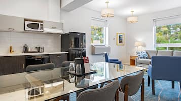 Suite, plusieurs lits, non-fumeur, cuisine (Queen sofabed, Full Kitchen) | Cuisine privée