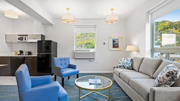 Suite, Multiple Beds, Non Smoking, Kitchen (Queen sofabed, Full Kitchen) | Living area | Flat-screen TV