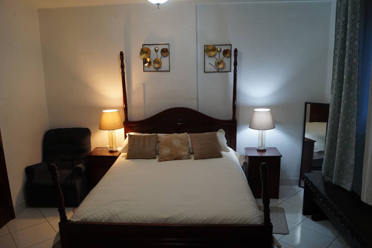 1 Schlafzimmer, Minibar, individuell eingerichtet, Schreibtisch