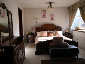 Minibar, individually furnished, desk, laptop workspace - Apartamentos Confortables  Aeropuerto (Guatemala City)