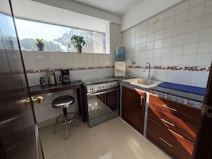 Micro-ondes, four, plaque de cuisson, lave-vaisselle