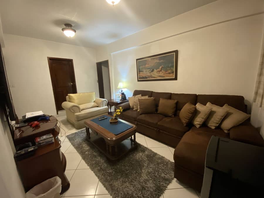 Minibar, muebles diferentes y escritorio