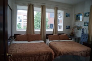 Minibar, individuelt innredet, skrivebord og skrivebord for bærbar PC